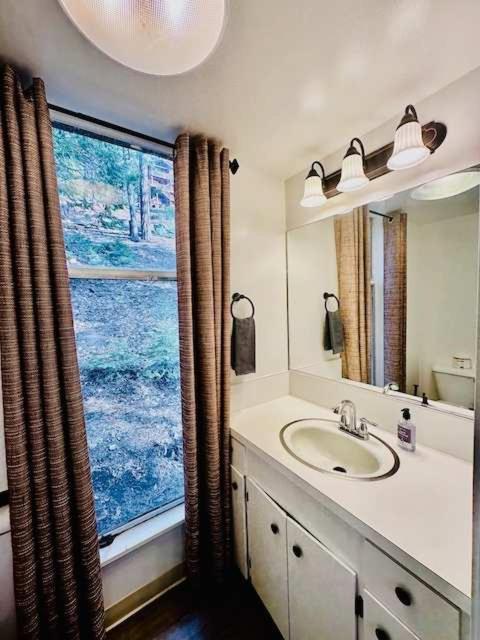 Views Inside Yosemite-Timber Lodge-Sleeps 6 يوسميتي ويست المظهر الخارجي الصورة